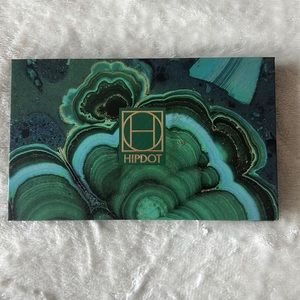 Hipdot eyeshadow palette in CENOTE